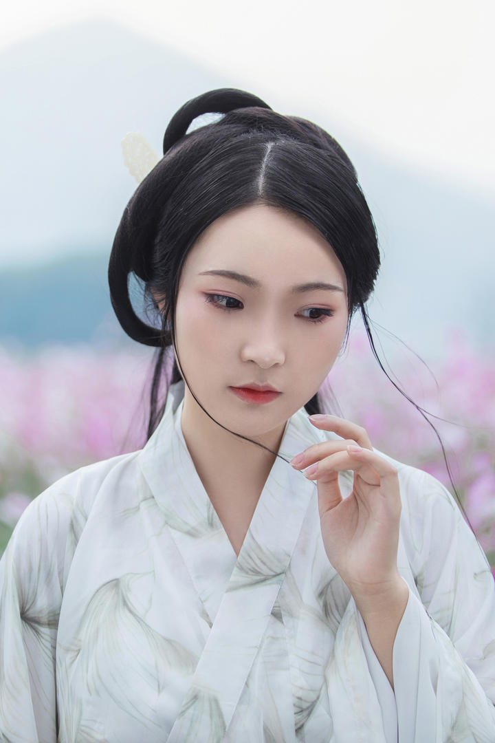 肖战元宵节撒彩带